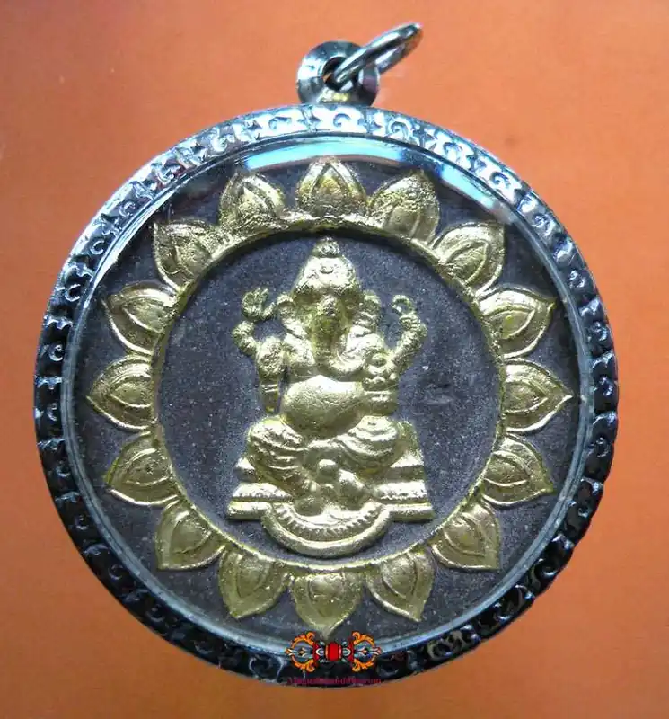 Large Phra Pikanet (Ganesh) amulet.