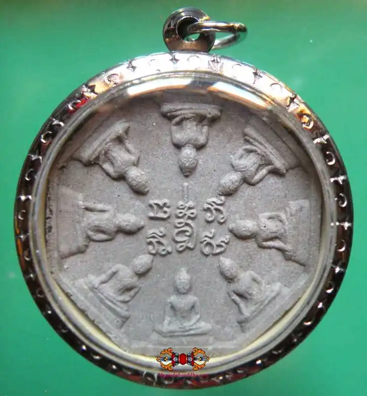 Large 8 Buddha Amulet - Venerable Phra Ajarn Song Khom.