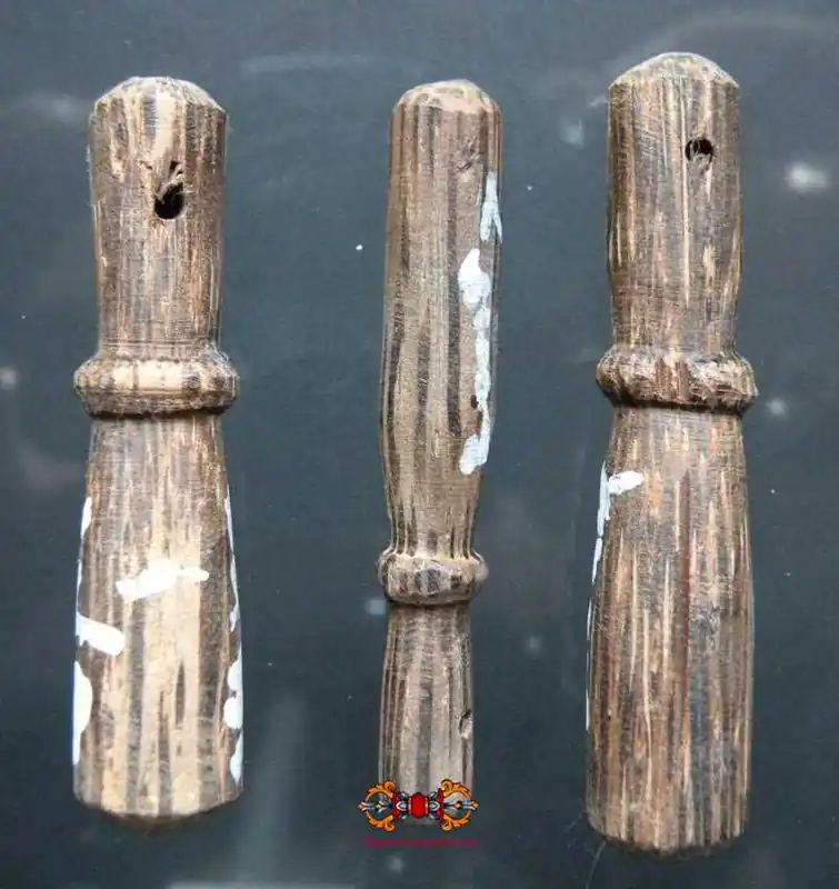 Sacred Wood Sak Amulet - Most Venerable LP Pern.