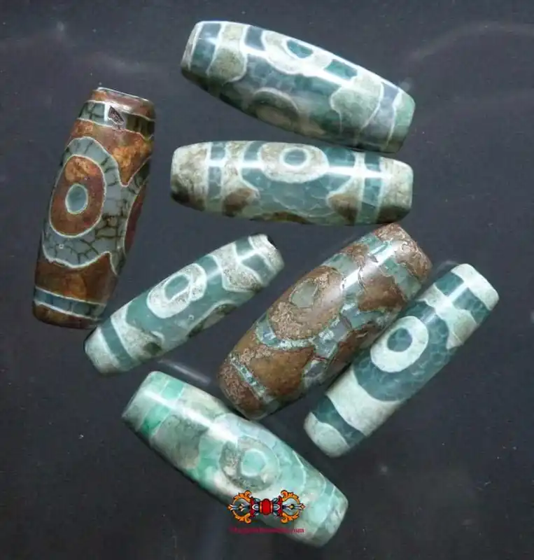 Small Tibetan Dzi "with 3 eyes" - green color.