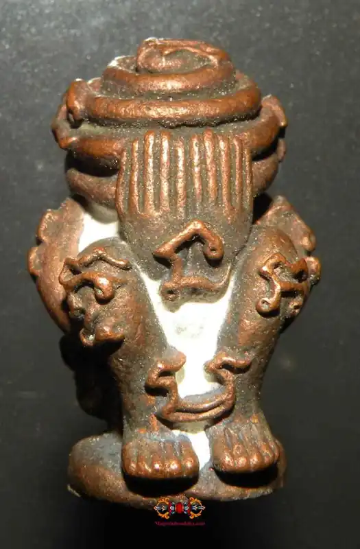 Copper amulet of the protective Buddha Phra Pidta.