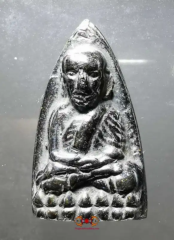 Thai alchemical amulet Luang Phor Thuat - Wat Chang Hai.
