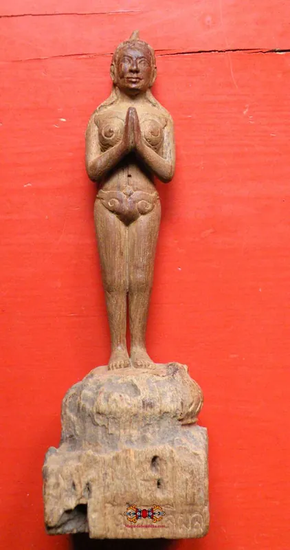 EXCEPTIONAL: Antique Makaliporn wooden statue.