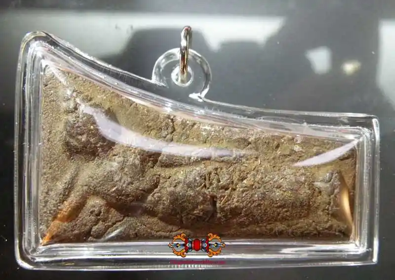 Ancient amulet of the reclining Buddha Phra Nön.
