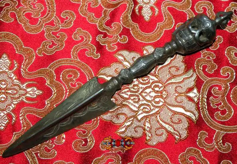 Iron Phurba ritual dagger (with skull).
