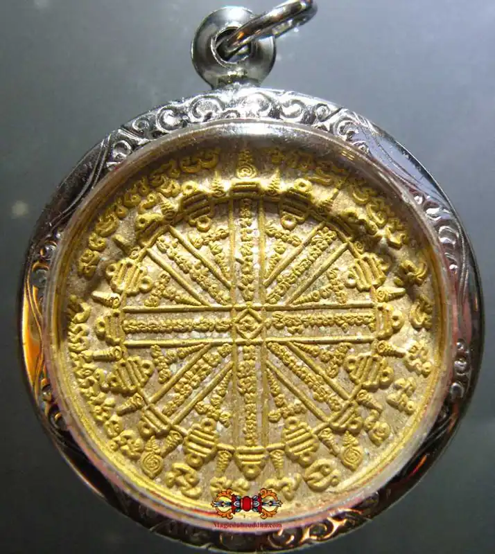 Dharmachakra amulet - Wat Prayathom Worawiharn.