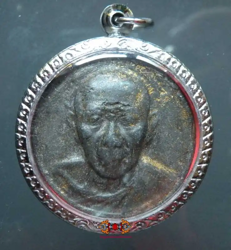 Roop Lor amulet of the Most Venerable LP Tim of Wat Lahanrai.