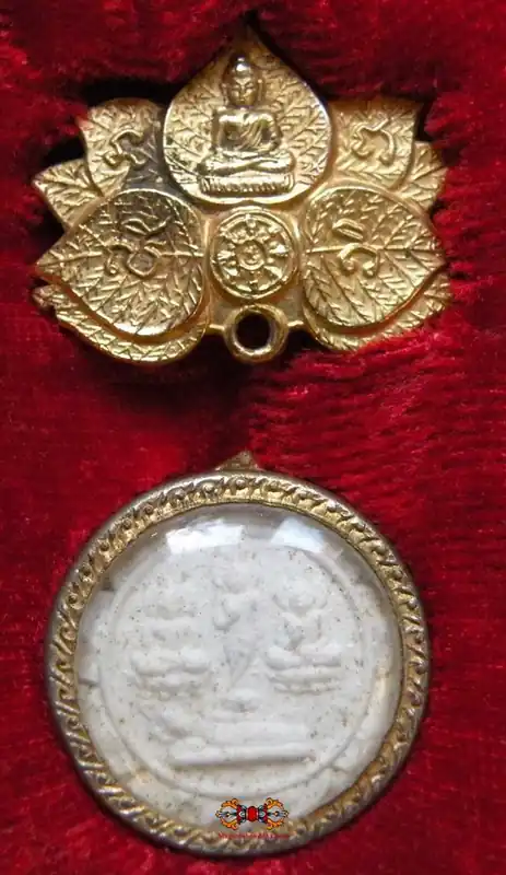 Somdej Puthakoon brooch amulet - Wat Ratchanadaram (1977).