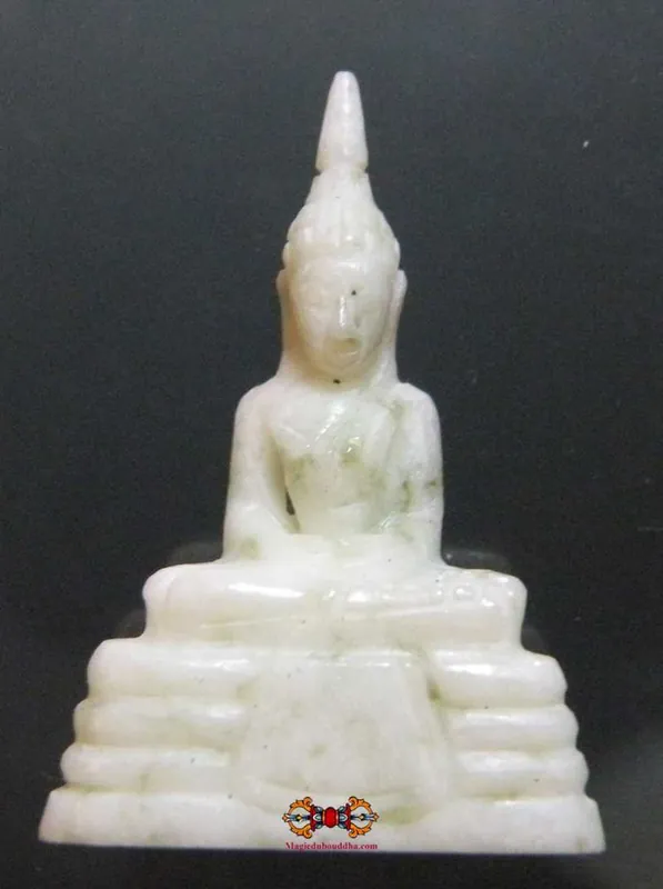 VERY RARE: LP Sothorn jade amulet blessed by the Most Venerable LP Kassem.