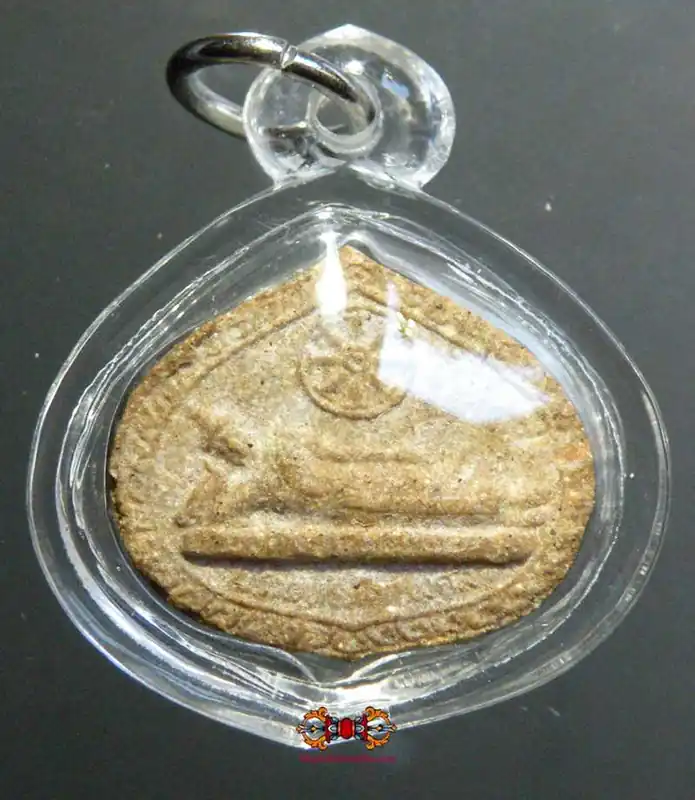 Small amulet of the reclining Buddha - Wat Hat Yai.