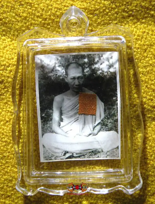 Portrait and relic amulet - Very Venerable LP Kassem Khémako.