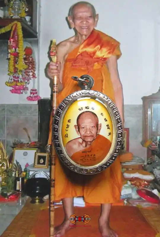 Thai portrait amulet Roop Lor (with relics) - Most Venerable LP Hong Promapanyo.