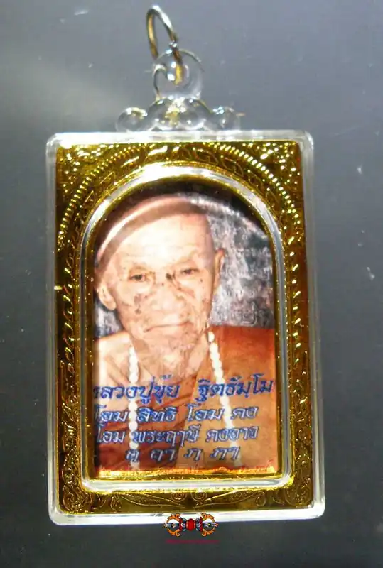 Amulet portrait and relics of the Most Venerable LP Kui.