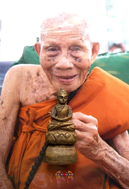 Bronze statuette of the Buddha Phra Buddhajao - Most Venerable LP Saur Kantiko.