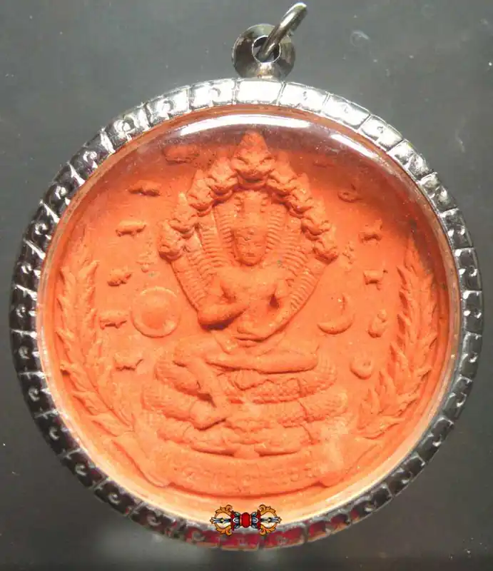 Jatukham Rammathep / Sakyamuni Buddha amulet.