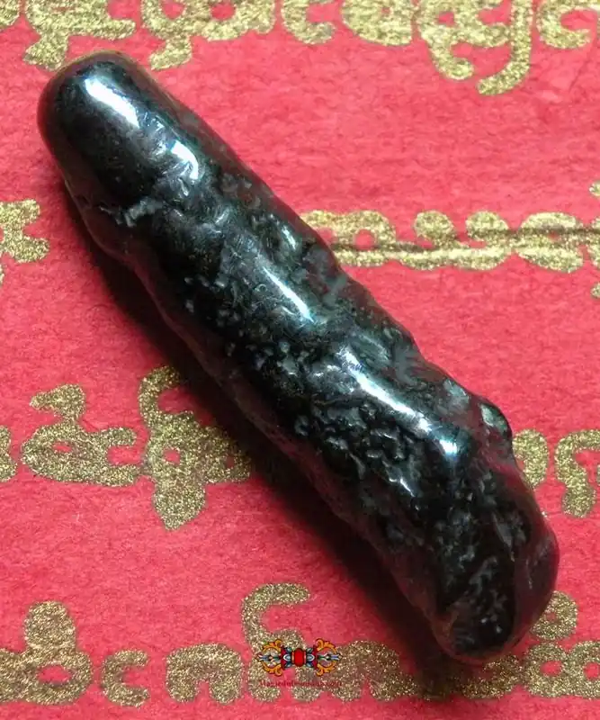 Grand Lek Lai Gothipee - powerful protection against all types of ghosts and evil entities.