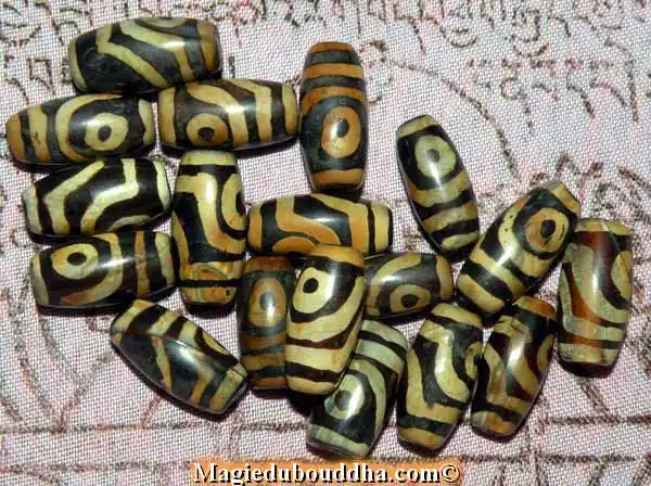 Small Tibetan Dzi with two eyes.
