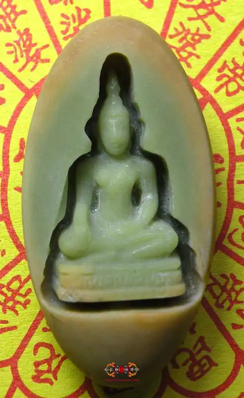 Thai amulet of the Buddha Phra Nang Phaya in Chinese sacred stone fluorescent Ye Ming Zhu.