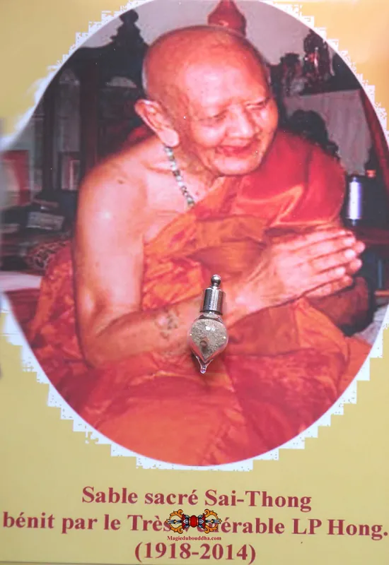 Thai amulet containing blessed sand Sai Thong - Most Venerable LP Hong Promapanyo.