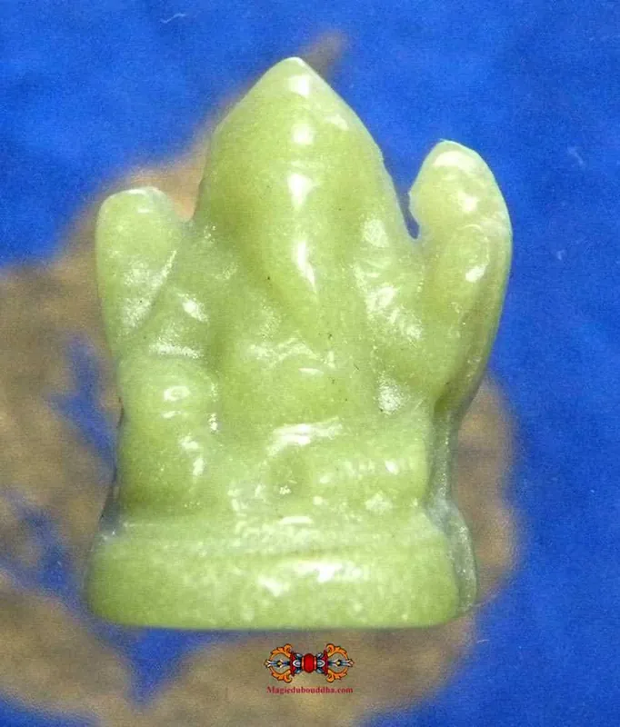 Thai Phra Pikanet amulets in Ye Ming Zhu fluorescent stone.