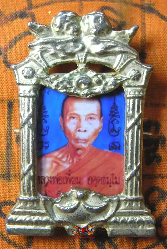 Miniature frame with photo and relic of the Most Venerable LP Pian.