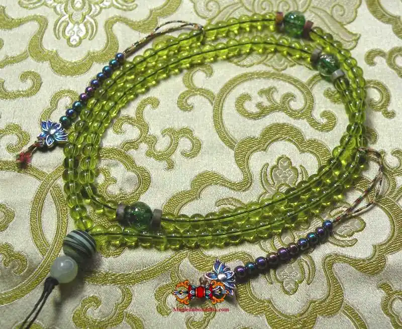 Small green Tibetan rosary - For the practice of the Tara mantra.