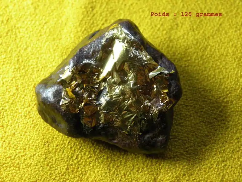 Thai Lek Namphi Blue Magic Iron Ore Nuggets.