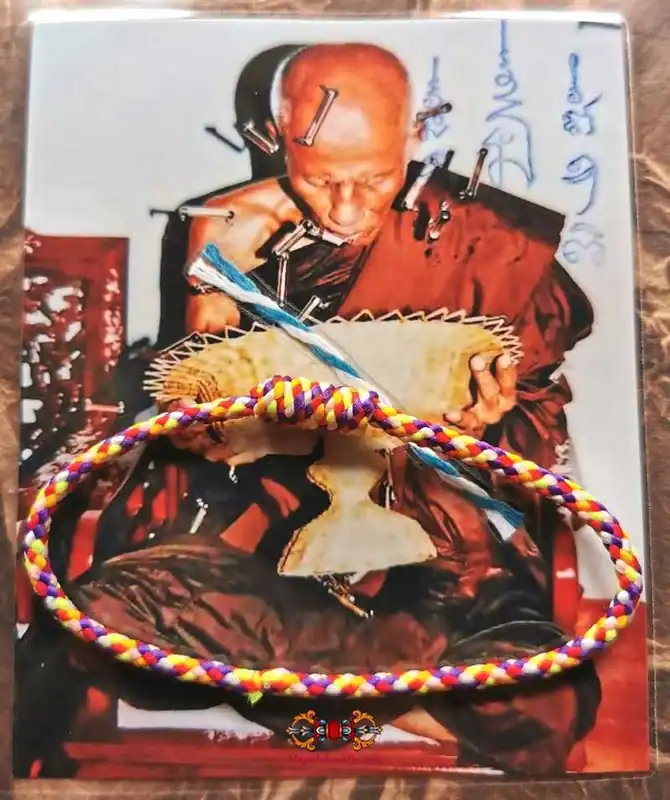 Saï Sin bracelet blessed by the Most Venerable Luang Phor Taweesak.