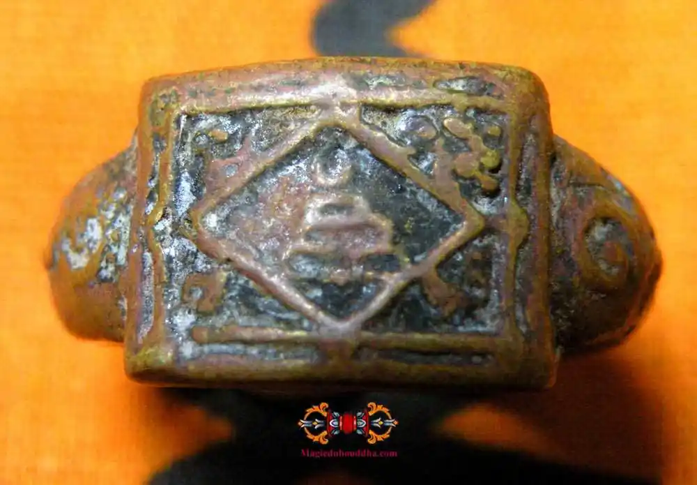 Thai Protective Magic Ring - Most Venerable LP Ruay Pasatiko.