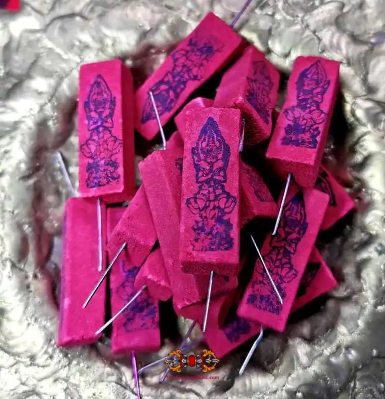 Red divinatory incense from Tao Wessuwan.