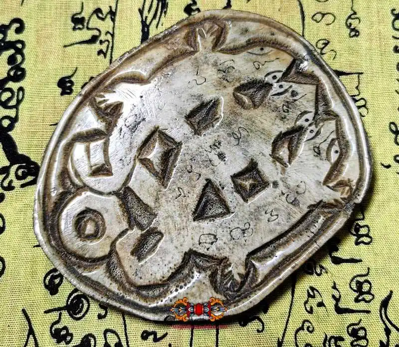 Three gecko talisman made of water buffalo bone.