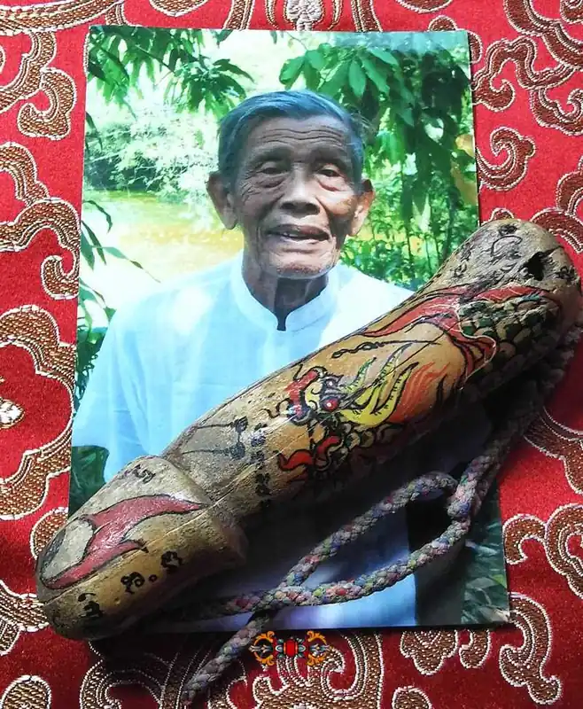 Grand Palat Kick to the sacred wooden dragon Mai Chompoo Parntip by the Most Venerable Ajarn Sané.