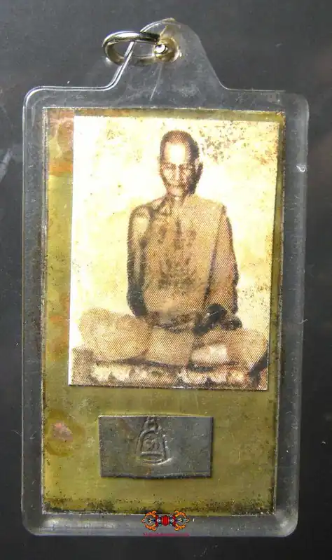 Antique portrait amulet with relics - Most Venerable LP Toe Intasuwano.