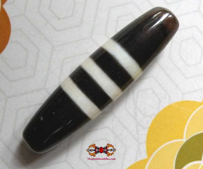 Large Tibetan Dzi with bands.
