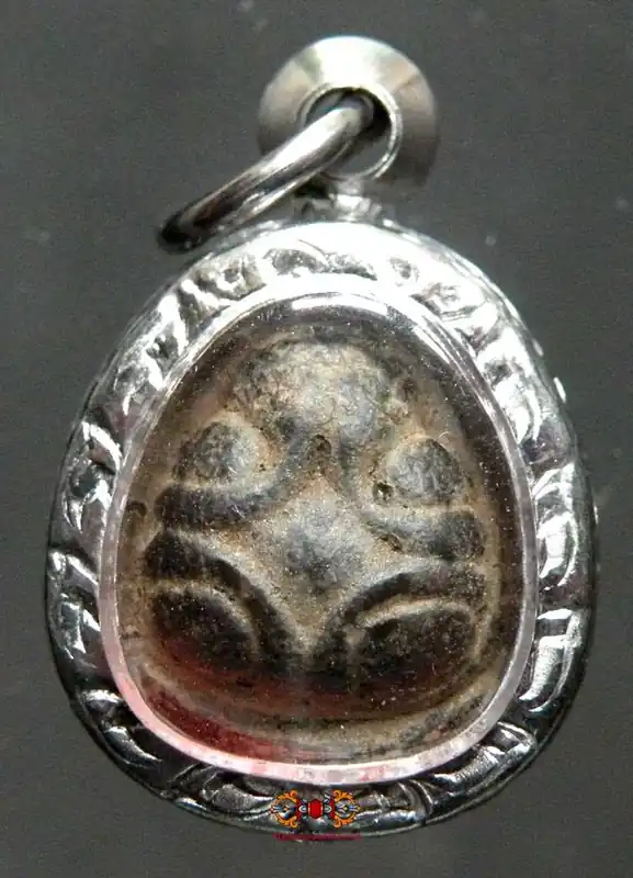 Amulet of the Protective Buddha Phra Pidta - Venerable LP Rak Analayo.