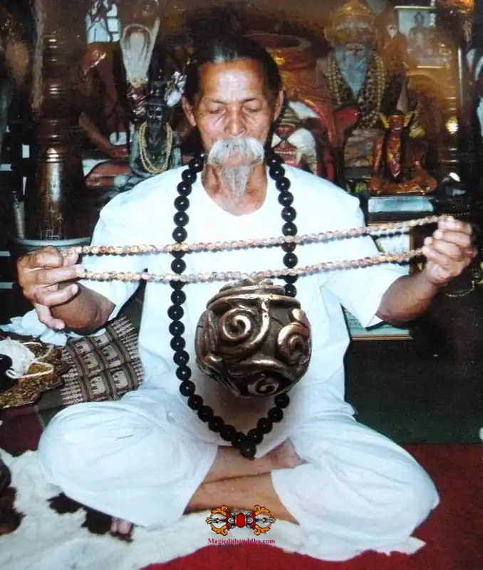 Phra Pidta Mahahut Look Aum Amulet - Most Venerable Lersi Po Kassem.