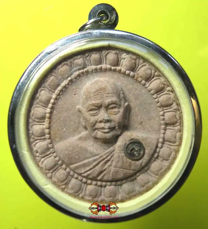Great Roop Lor Amulet of the Most Venerable LP Foo.