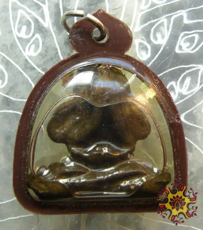 Small antique bronze Phra Pidta Mahahut protective amulet.