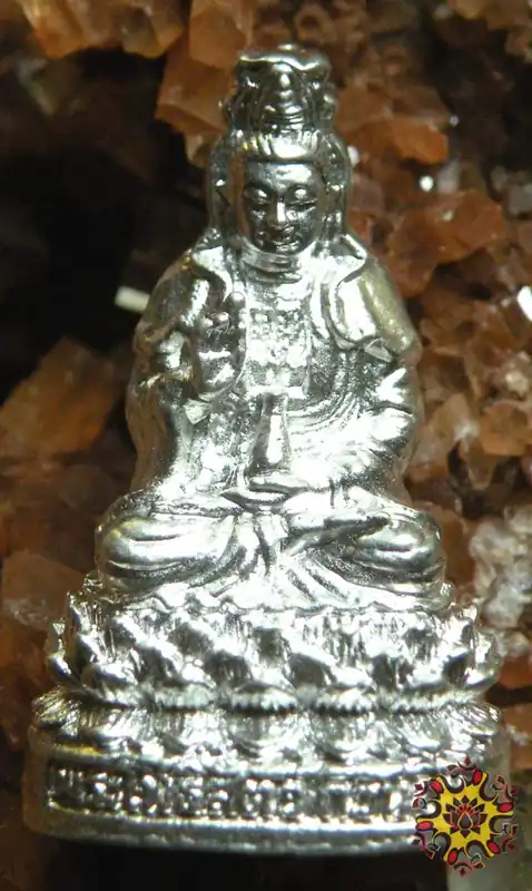 Guan Yin amulet in silver alloy - Wat Nok.