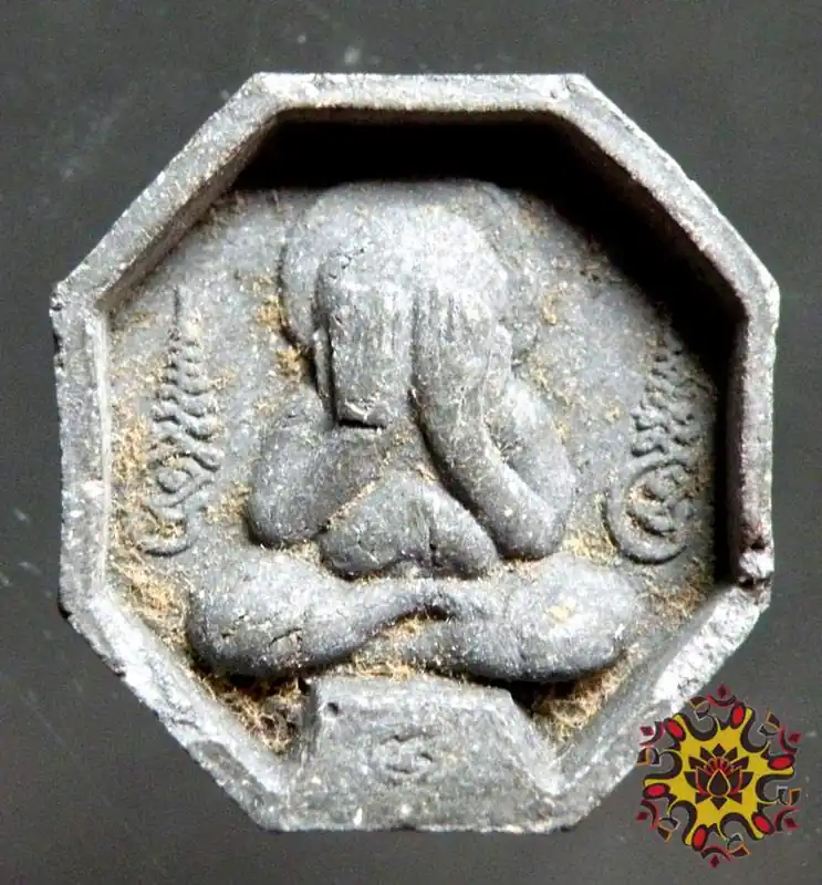 Thai protective amulet Phra Pidta - Wat Doi Chedi.