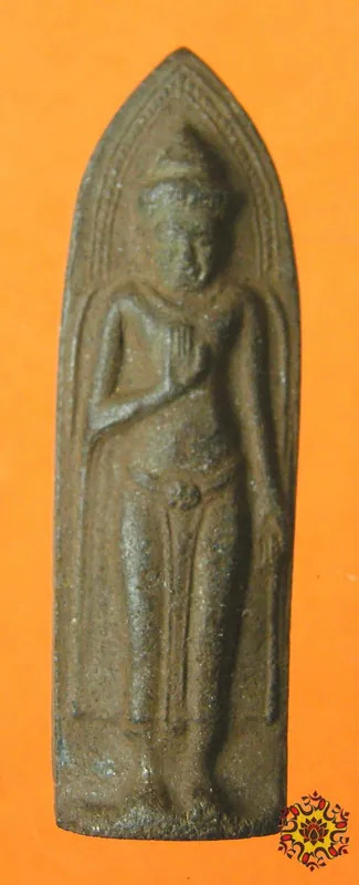 Amulet of the standing Buddha Phra Ruang in lek Namphi.
