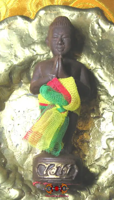 Khuman Thong statuettes of fortune Ae Kai in lek Namphi - Wat Thong Sala Ngam.
