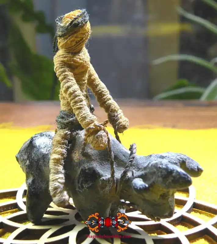 Rare protective statuette Hoon Payon Kwai Tanoo.