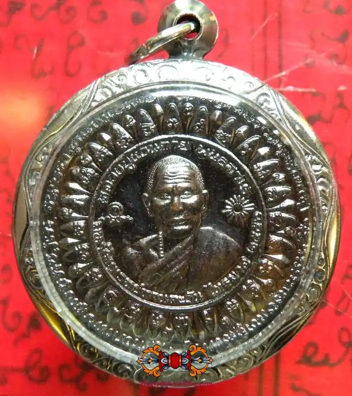 Thai medal portrait of the Very Venerable Luang Phor Waenkaï Panthasaro.