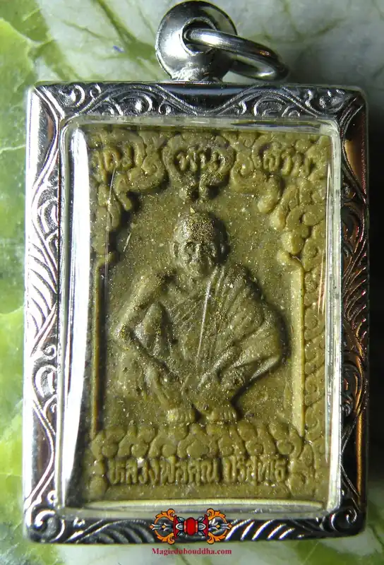 Roop Lor Fortune Amulet - Most Venerable LP Koon of Wat Banrai.