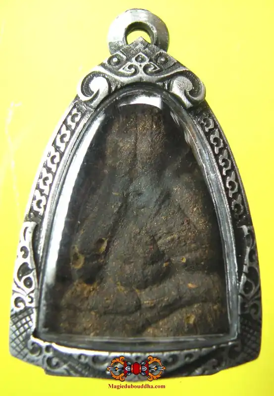 Precious Phra Pidta Modhnee amulet in cintranami - Wat Chong Lom.