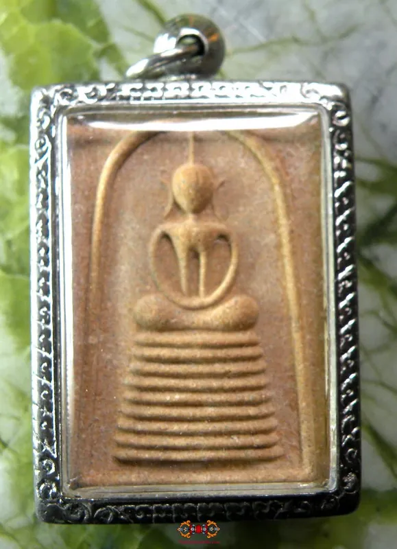 Amulet Phra Somdej Ah Lop Yon Yuk - Wat Nikhon Kassem.