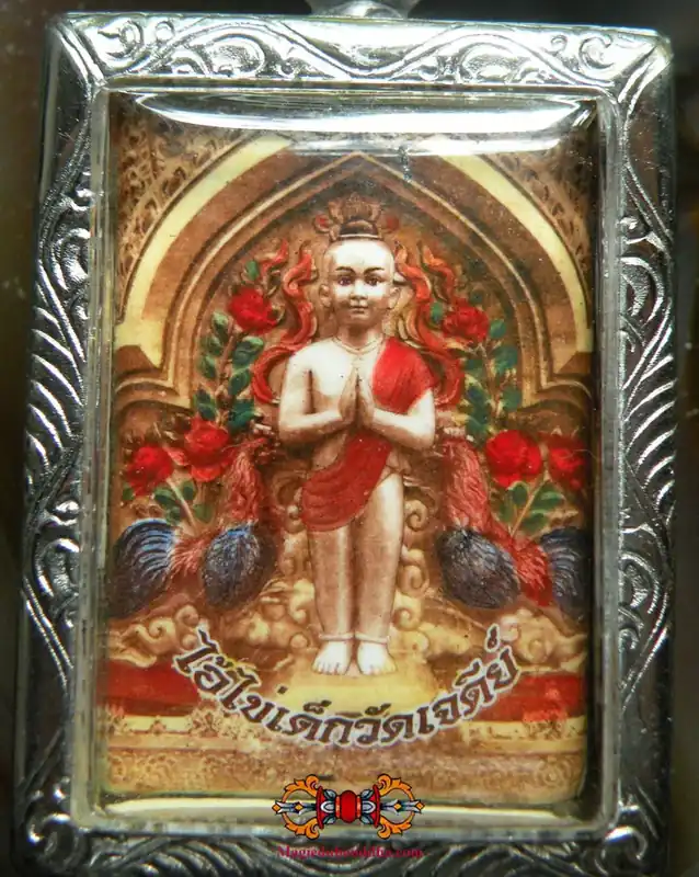 Beautiful enameled amulet of the Khuman Thong Ae Khai.