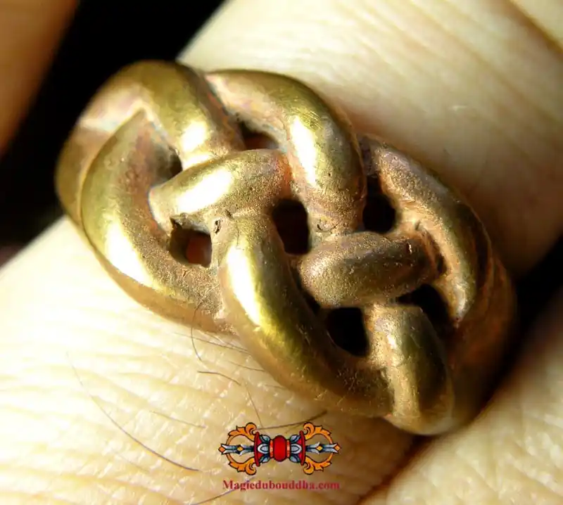 Wen Philot Kop Jakawan Kaohor Power Ring - Venerable Phra Ajarn Pian Atayanön.