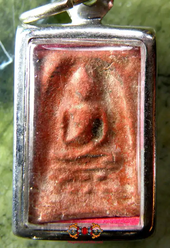 Small red amulet of the Buddha Phra Somdej.
